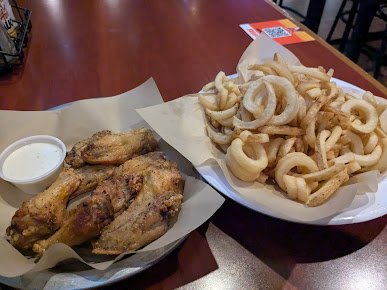 Photo Hooters Of Mission Valley - 22