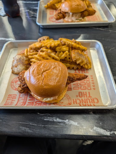 Photo Howlin Doms Hot Chicken - 12