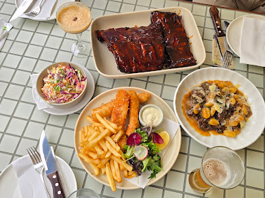 Photo Hurricane's Grill & Bar - 13