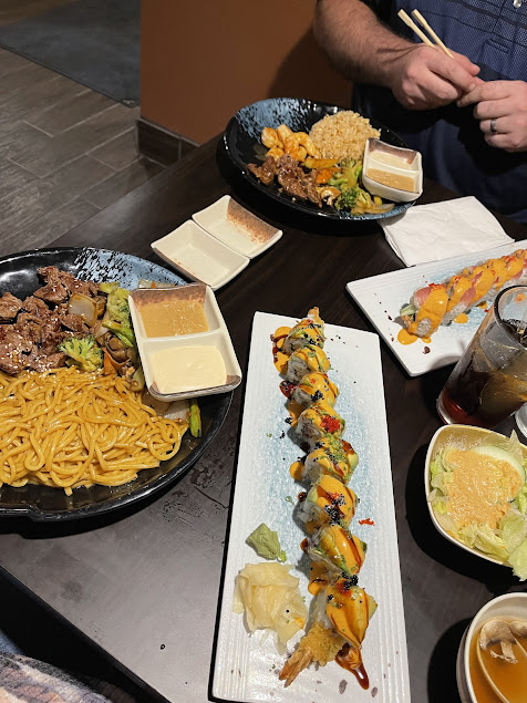 Photo Izumi Sushi Asian Fusion - 12