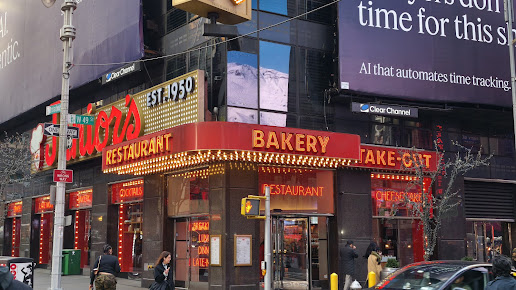 Photo Junior's Restaurant And Bakery - 11