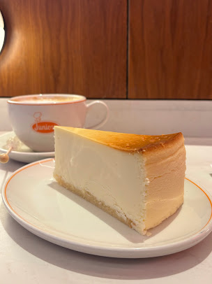 Photo Junior's Restaurant And Bakery - 12