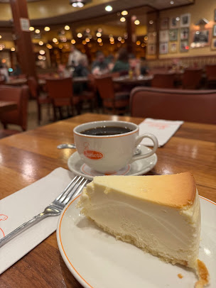 Photo Junior's Restaurant & Bakery - 17