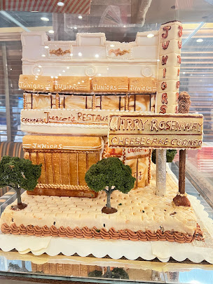 Photo Junior's Restaurant & Bakery - 18