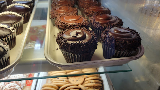 Photo Junior's Restaurant & Bakery - 20