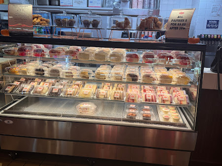 Photo Junior's Restaurant & Bakery - 23