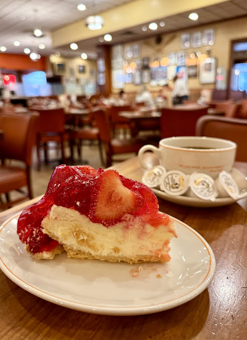 Photo Junior's Restaurant & Bakery - 24