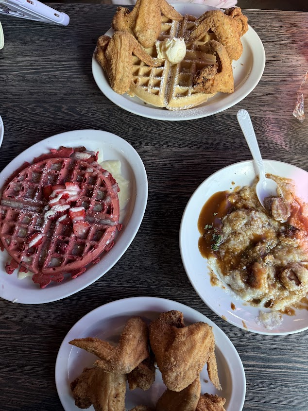 Photo Kikis Chicken And Waffles - 11