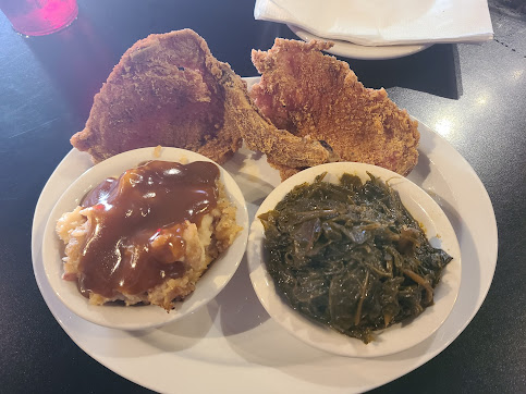 Photo Kikis Chicken And Waffles - 12