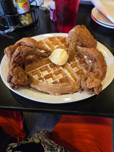 Photo Kikis Chicken And Waffles - 18
