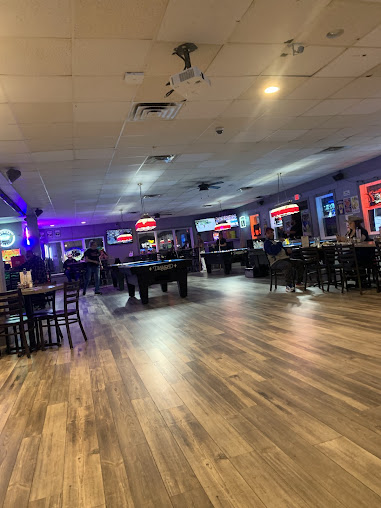 Photo Lady Ts Sports Bar - 11