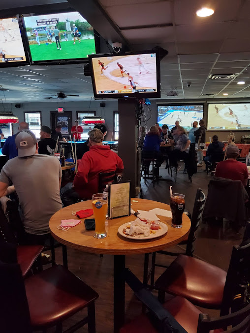 Photo Lady Ts Sports Bar - 15
