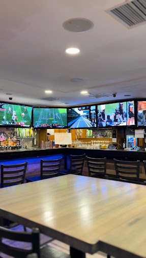 Photo Lady Ts Sports Bar - 16