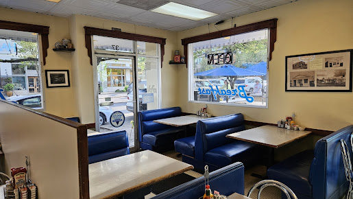 Photo Lake Oswego Ice Creamery And Restaurant - 22