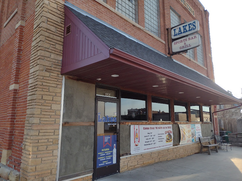 Lakes Sports Bar Grill