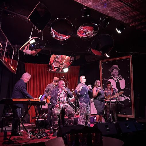 Photo Lazybones Lounge Restaurant & Bar - 14