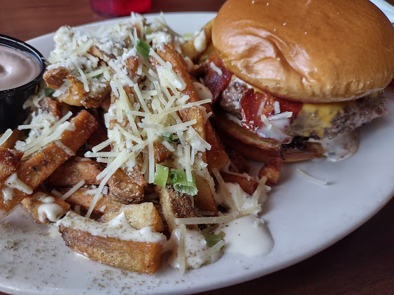 Photo Local Tavern Willoughby Hills - 11