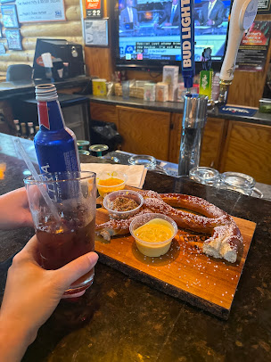 Photo Log Cabin Bar And Grill - 17