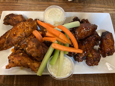 Photo Log Cabin Bar And Grill - 23