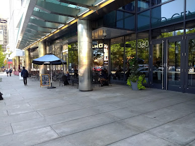 Photo Longwood Galleria Food Court - 5