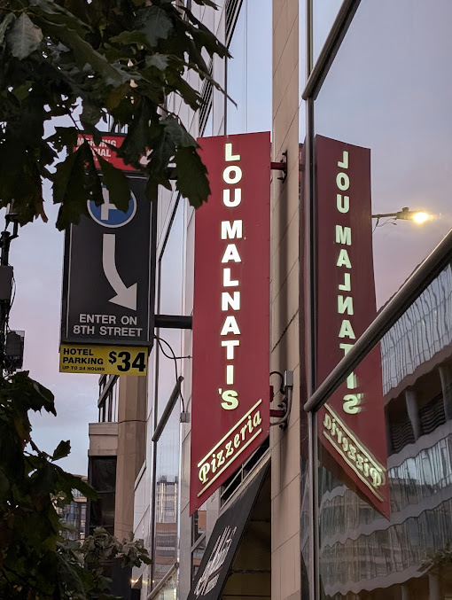 Photo Lou Malnati's Pizzeria - 25