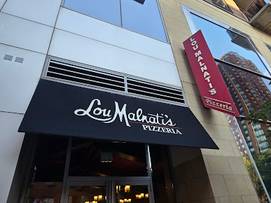 Photo Lou Malnati's Pizzeria - 27