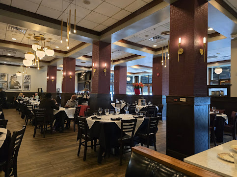 Photo Maggianos Little Italy Dallas - 11