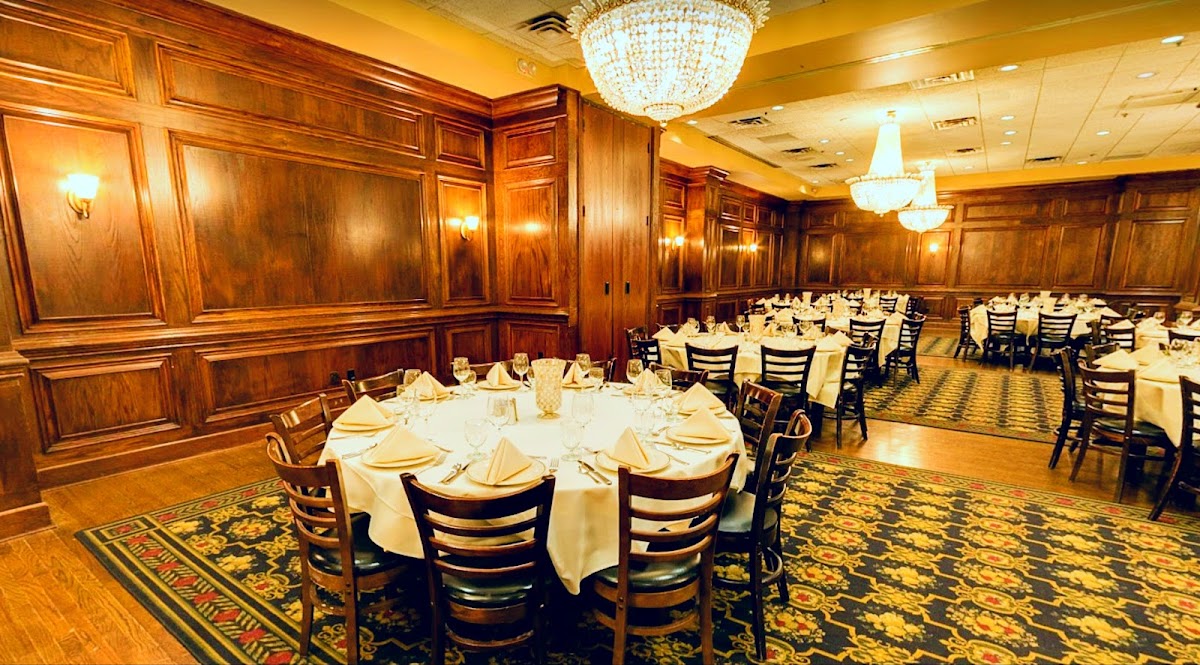 Maggianos Little Italy Dallas