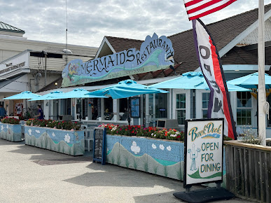 Photo Mermaids Restaurant - 17