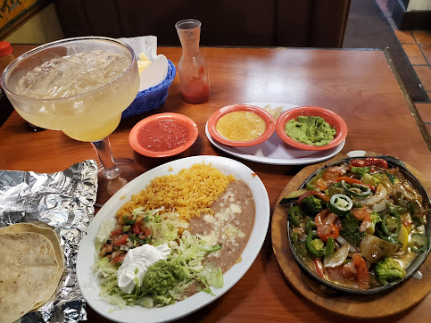 Photo Mis Pueblos Mexican Restaurant - 10