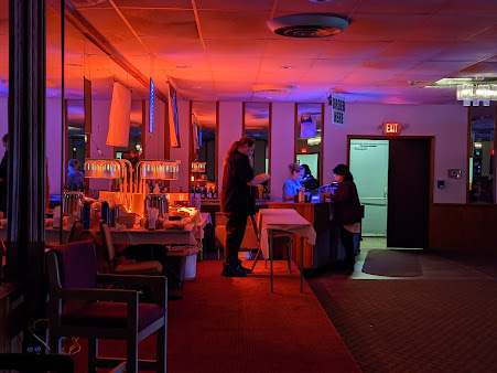 Photo Moon Tavern & Entertainment Complex - 12