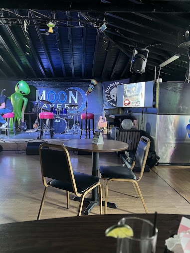 Photo Moon Tavern & Entertainment Complex - 14
