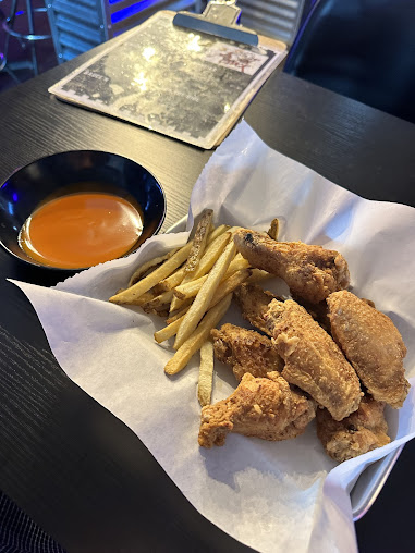 Photo Off The Clock Sports Bar - 11
