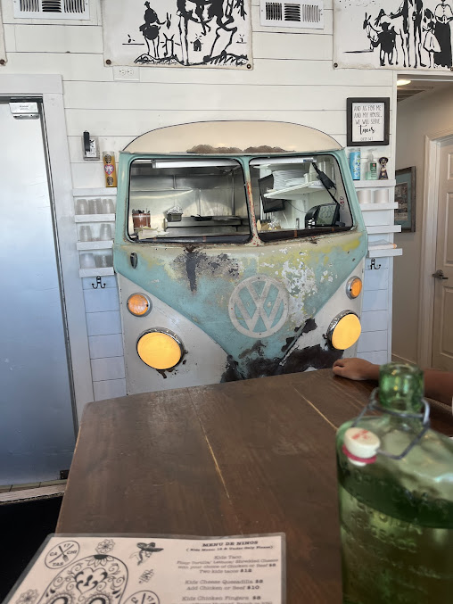 Photo Papis Taqueria Featuring Cachitas Kitchen - 20