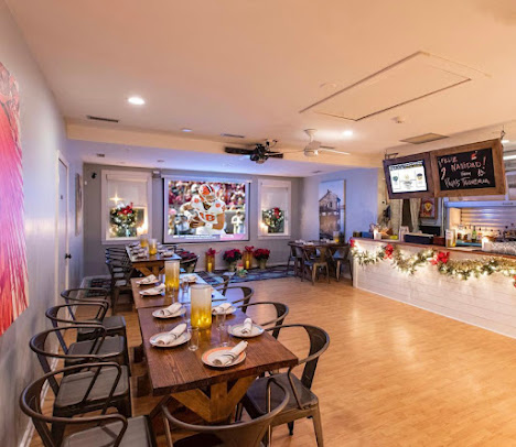 Photo Papis Taqueria Featuring Cachitas Kitchen - 22