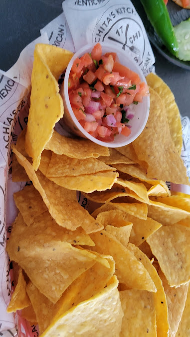 Photo Papis Taqueria Featuring Cachitas Kitchen - 28