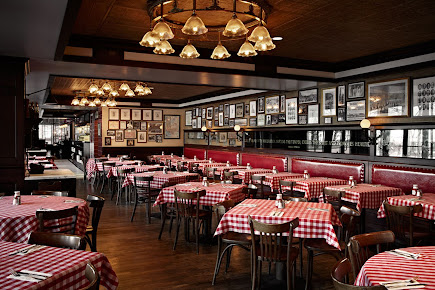 Photo P.j. Clarke's On The Hudson - 10