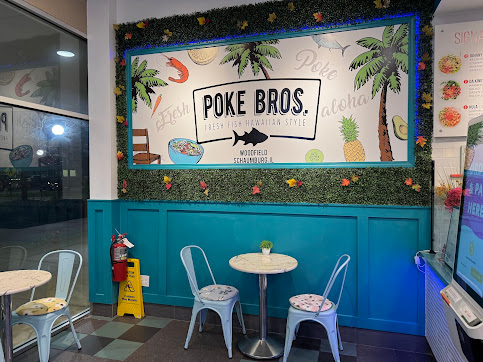 Photo Poke Bros Woodfield Village Green - 17