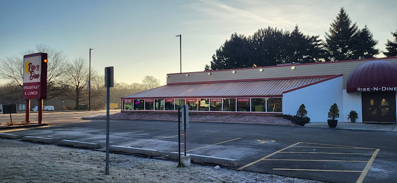 Photo Rise N Dine Breakfast Lunch Restaurant - 9