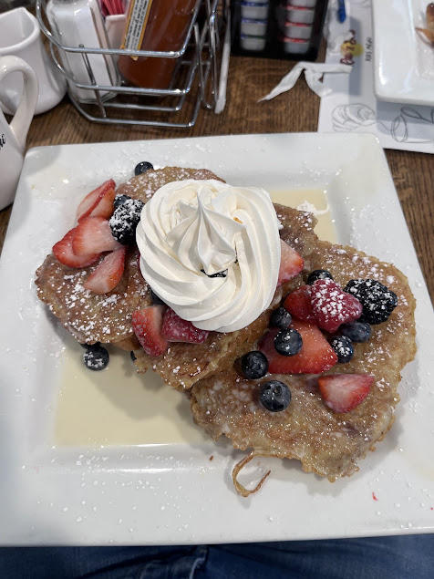 Photo Rise N Dine Breakfast Lunch Restaurant - 14
