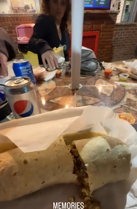 Photo Robertos Taco Shop Bay Park - 12