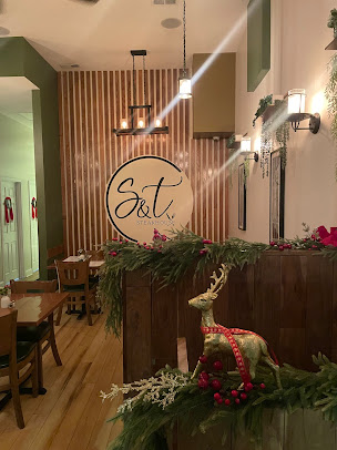 Photo S & T Steakhouse - 8