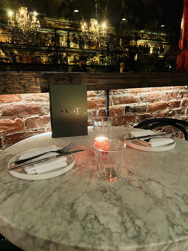 Photo Saint Restaurant Bar & Speakeasy - 22