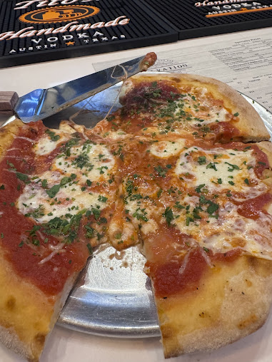 Photo Salvation Pizza Kitchen Bar Rainey St - 19