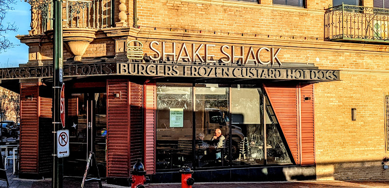 Shake Shack Country Club Plaza