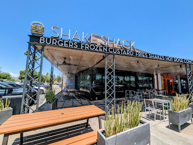 Photo Shake Shack Uptown Plaza Camelback Central - 12