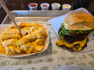 Photo Shake Shack Uptown Plaza Camelback Central - 13