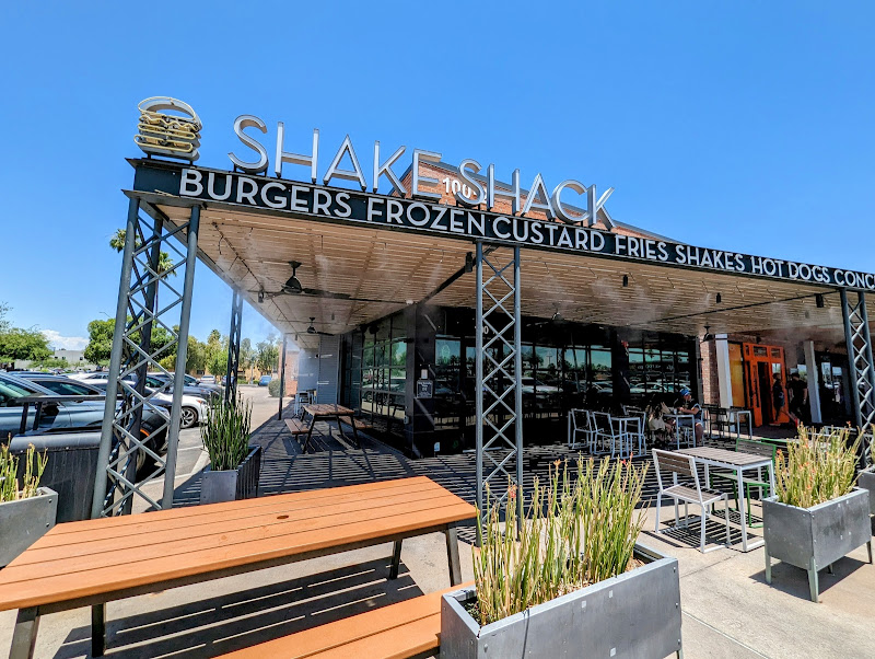 Shake Shack Uptown Plaza Camelback Central