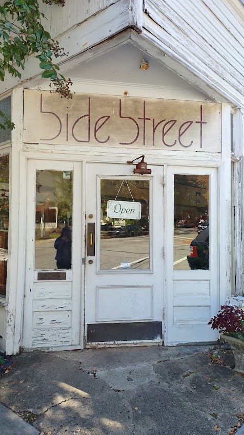 Photo Side Street Restaurant - 8