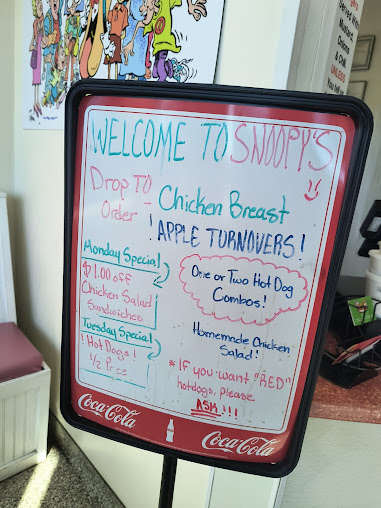 Menu Snoopy's Hot Dogs & More - 6